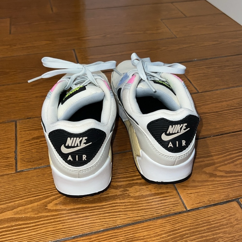 Nike Air Max 90 Sneaker - Picture 7 of 10
